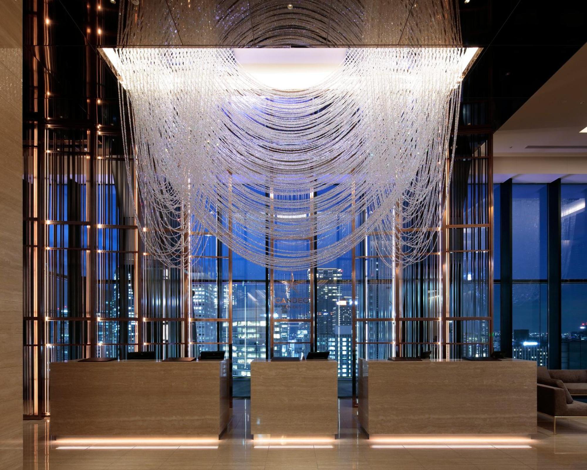 Candeo Hotels Osaka The Tower Dış mekan fotoğraf The 10000-crystal chandelier at the lobby