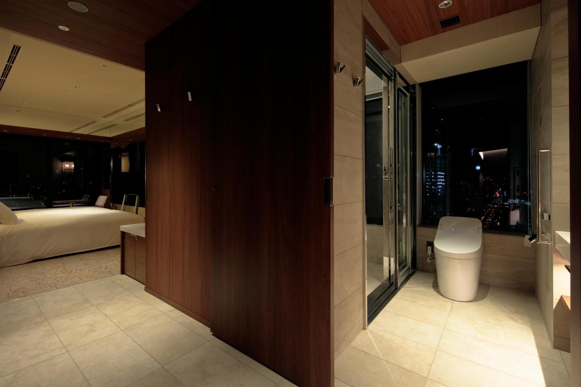 Candeo Hotels Osaka The Tower Oda fotoğraf A modern Japanese toilet
