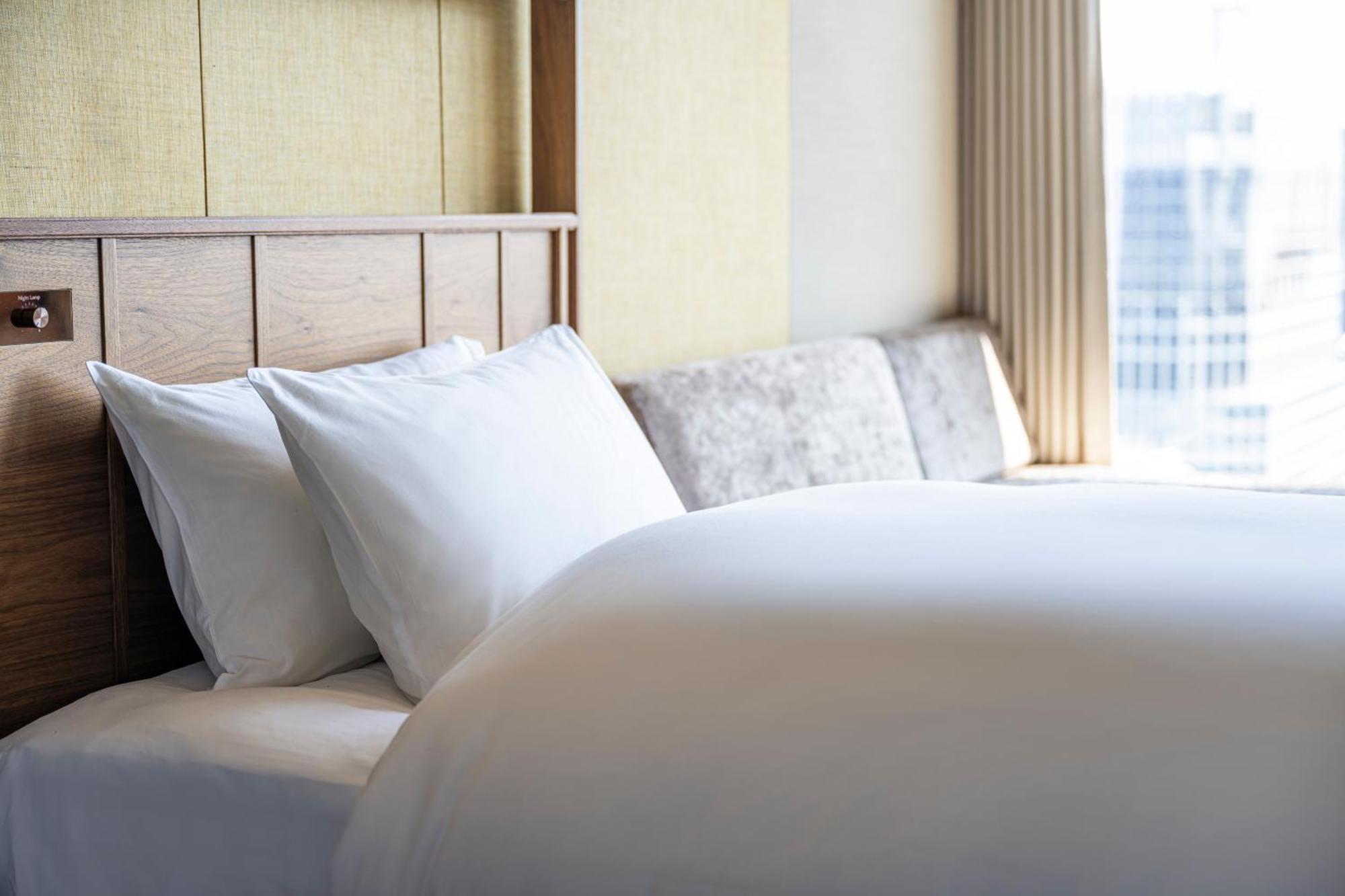 Candeo Hotels Osaka The Tower Oda fotoğraf A bed with pillows
