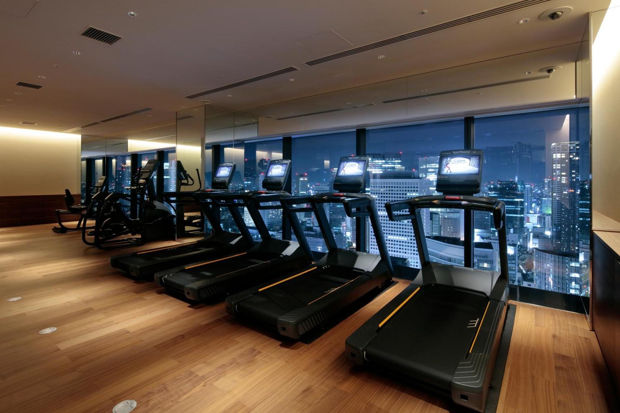 Candeo Hotels Osaka The Tower Dış mekan fotoğraf The gym at the 39th floor