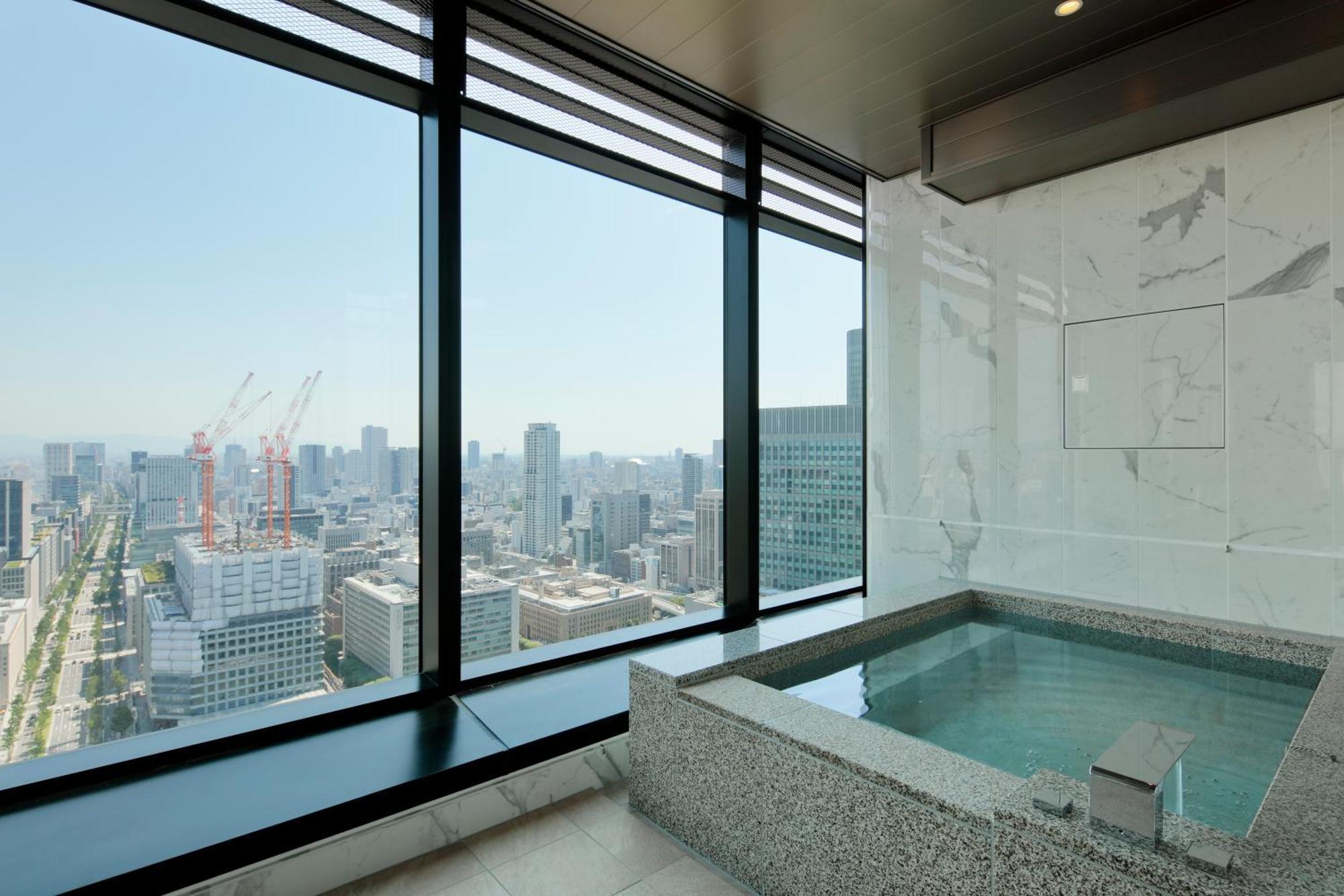 Candeo Hotels Osaka The Tower Dış mekan fotoğraf A private onsen at the Ritz-Carlton, Osaka