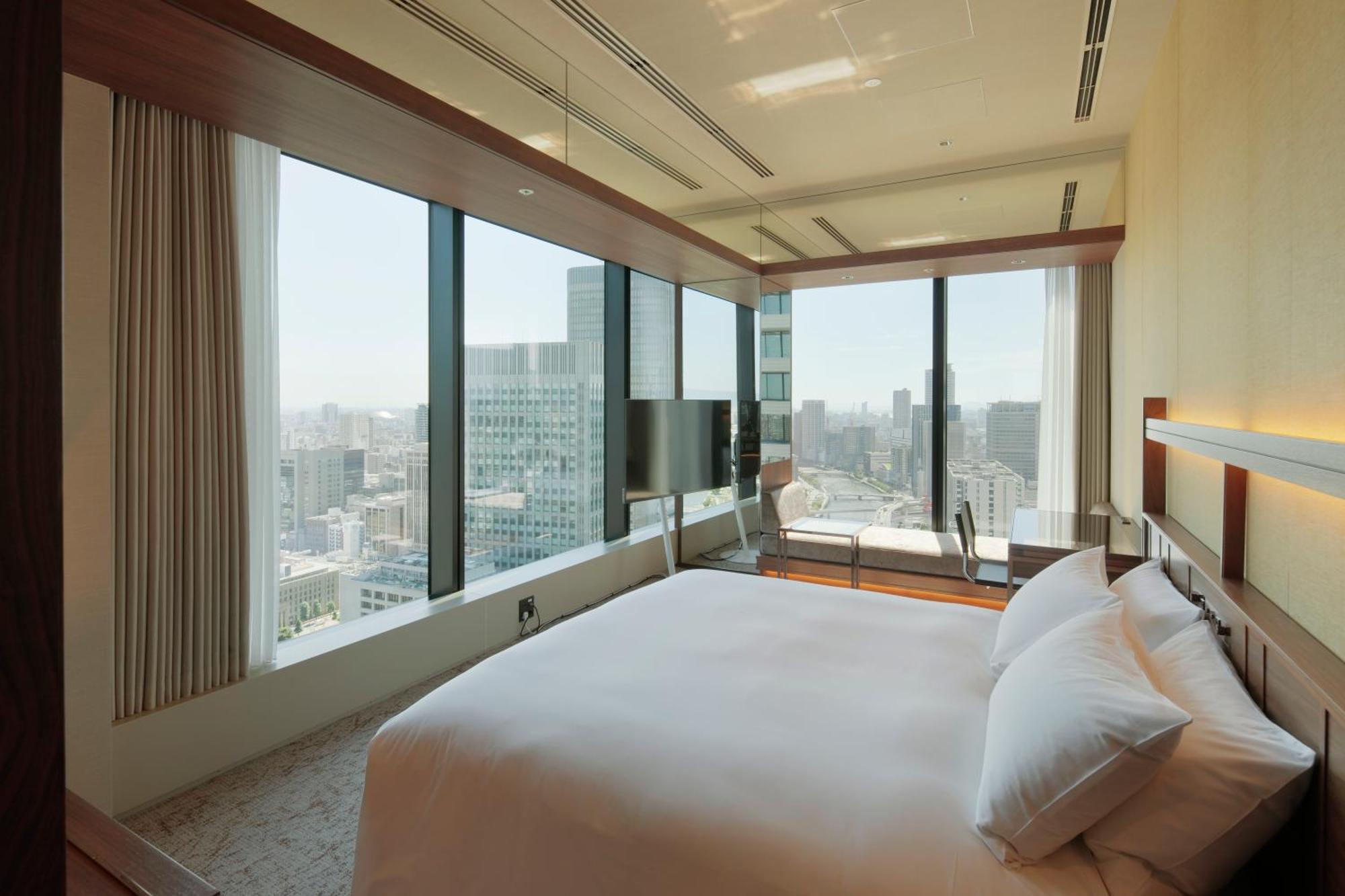 Candeo Hotels Osaka The Tower Dış mekan fotoğraf A bedroom at the hotel