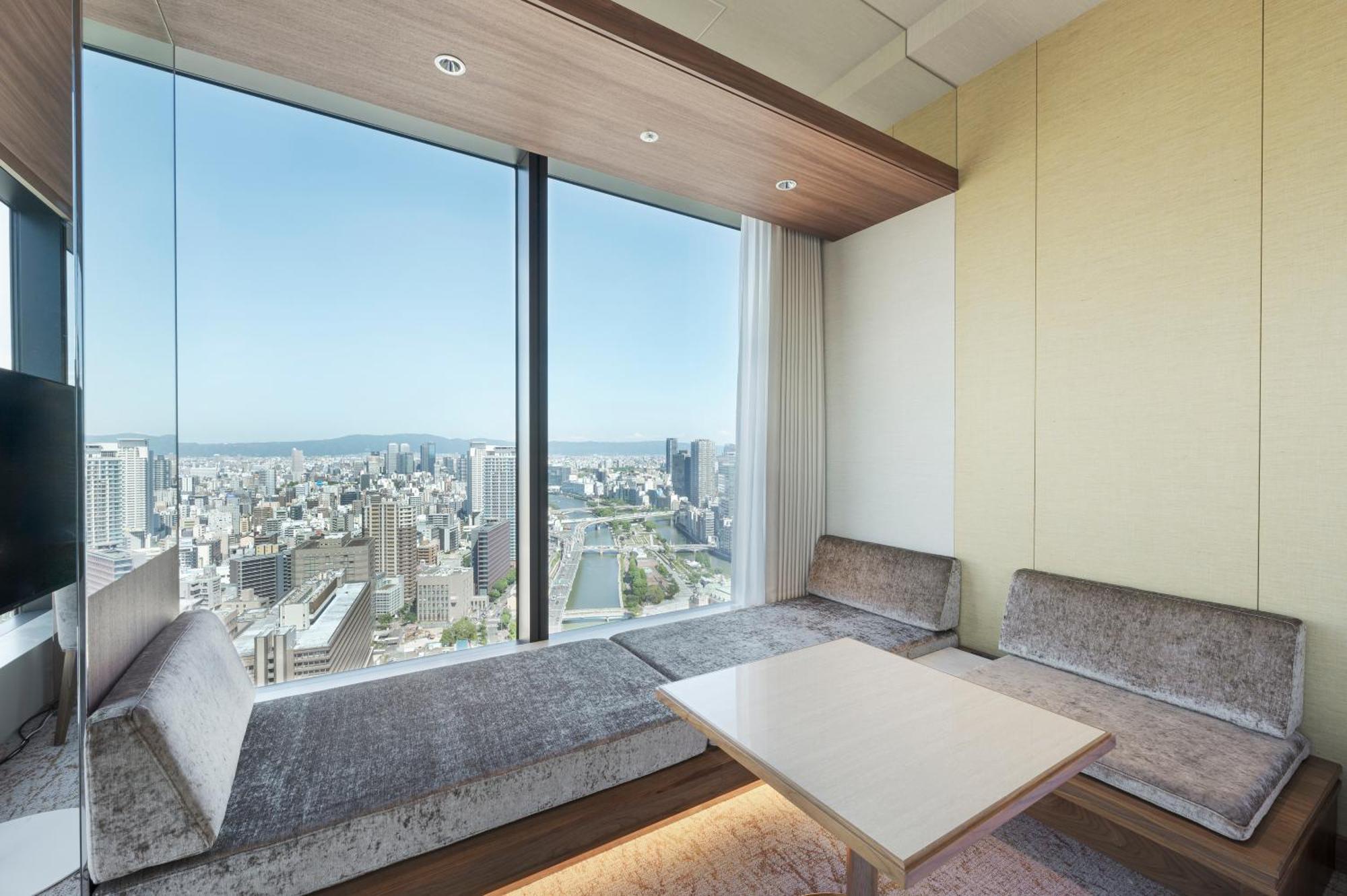 Candeo Hotels Osaka The Tower Dış mekan fotoğraf A room at the hotel