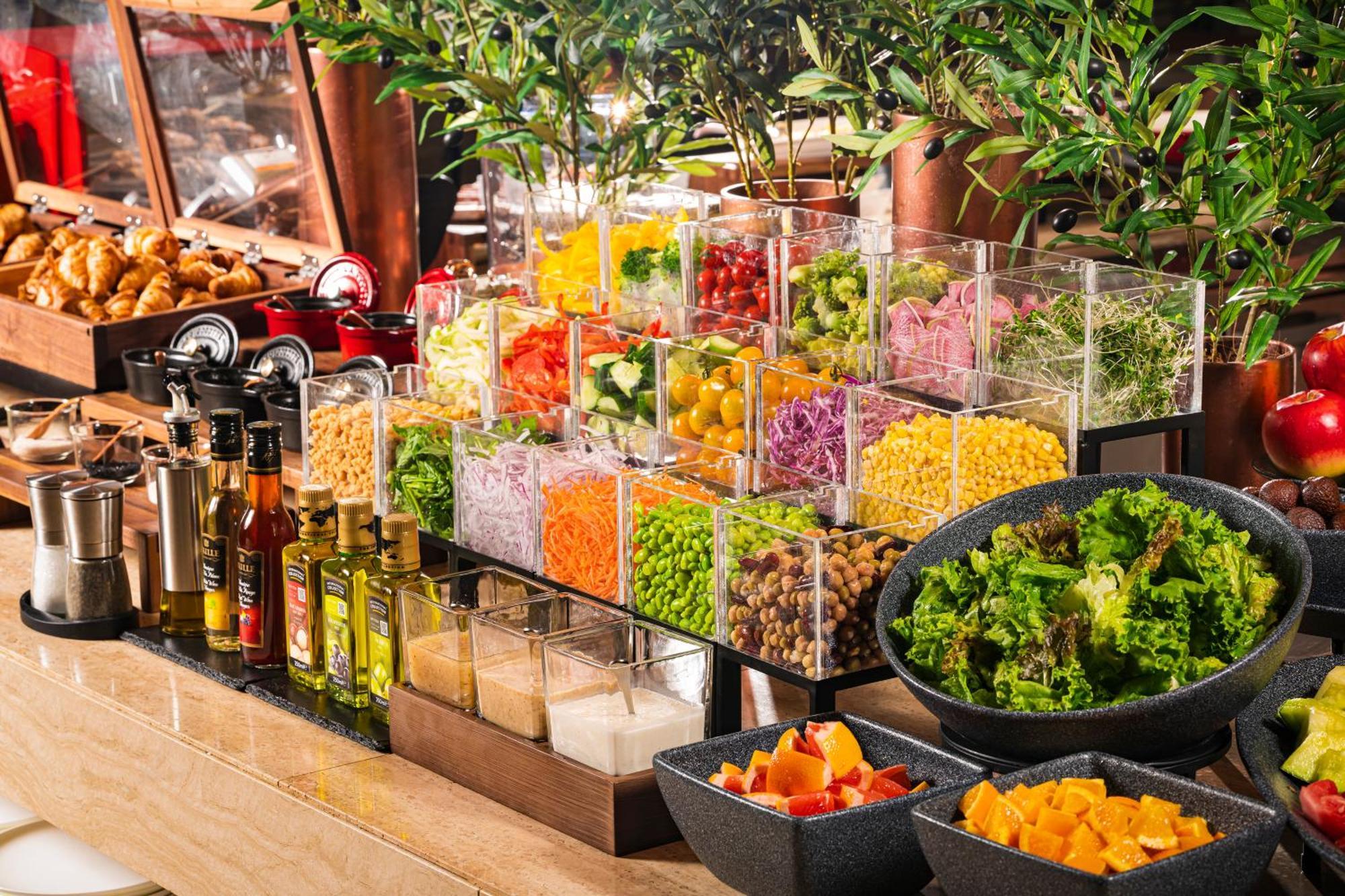 Candeo Hotels Osaka The Tower Dış mekan fotoğraf A salad bar